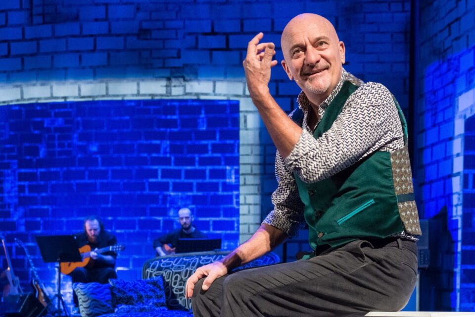 Claudio Bisio a Monfalcone e Tolmezzo con "La mia vita raccontata male"