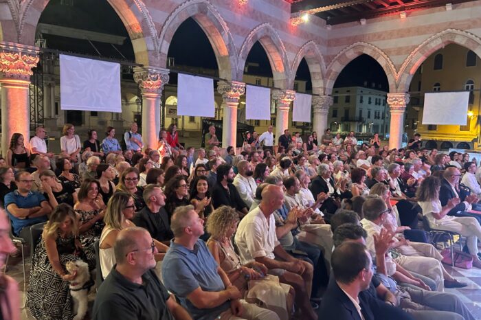 Momenti di [Stra]ordinaria Vita in Comune